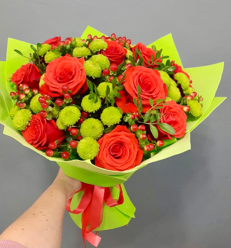 Букет цветов из: Хризантемы и Розы в Малошуйке