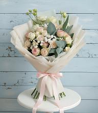 Букет цветов из:  Розы и Лизиантусы в Малошуйке
