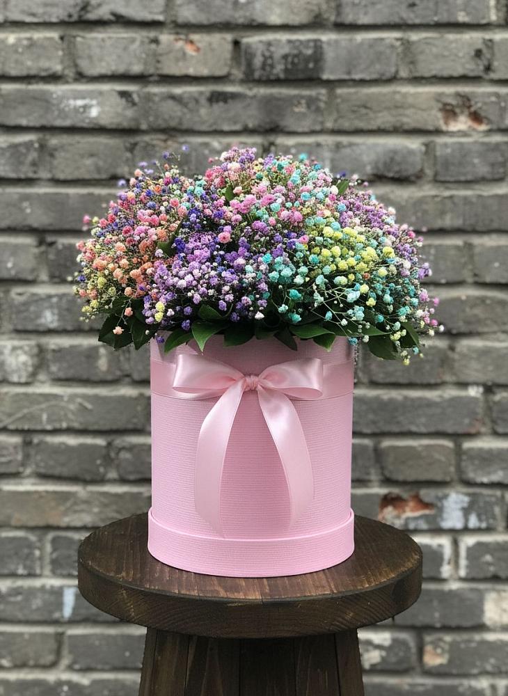 Цветочная композиция из Гипсофила и Розы в шляпной коробке в Малошуйке