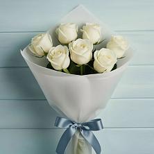 Букет 7 Белых роз Эдлесс Лав в Малошуйке