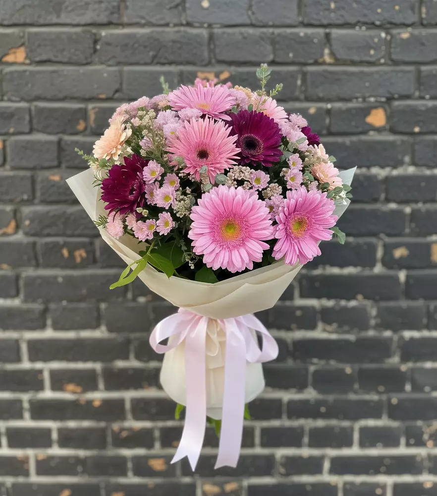 Букет цветов из: Герберы и Хризантемы в Малошуйке