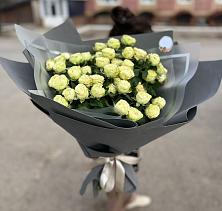 Букет Белые кустовые розы Солинеро в Малошуйке