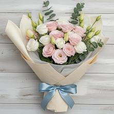 Букет цветов из:  Лизиантусы в Малошуйке