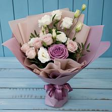 Букет цветов из:  Розы и Лизиантусы в Малошуйке