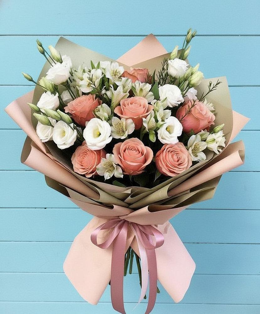 Букет цветов из: Розы, Альстромерии и Лизиантусы в Малошуйке