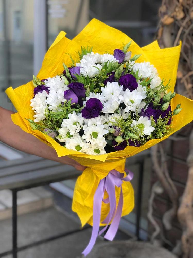 Букет цветов из: Ирисы, Хризантемы и Ромашки в Малошуйке