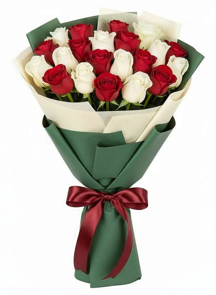 Букет Микс из красных и белых роз в Малошуйке