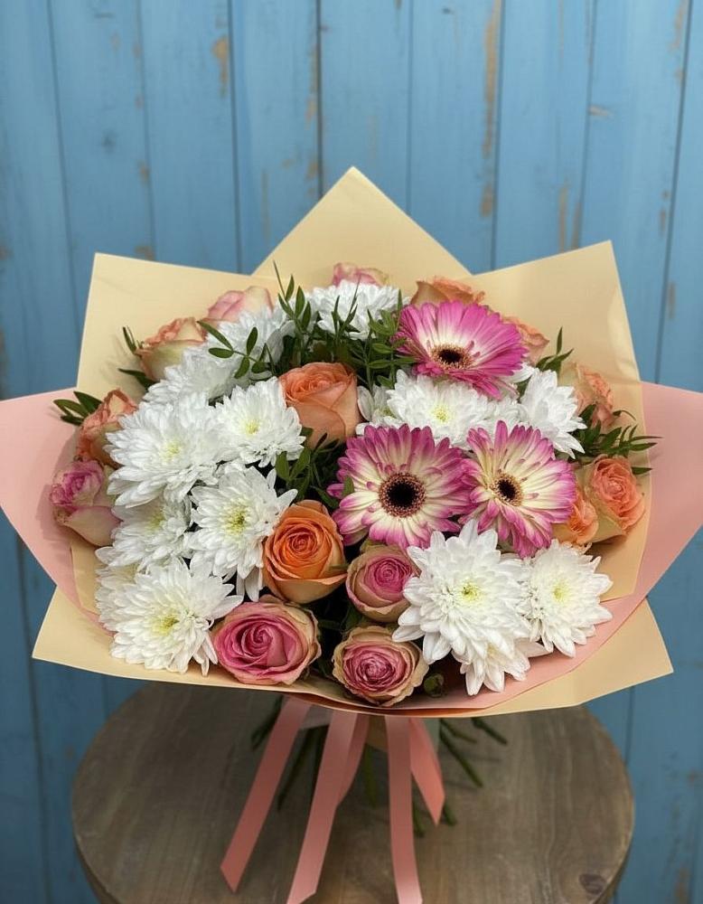 Букет цветов из: Розы, Герберы и Хризантемы в Малошуйке
