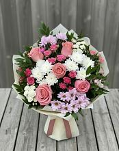 Букет цветов из:  Альстромерии, Гвоздики, Розы и Хризантемы в Малошуйке