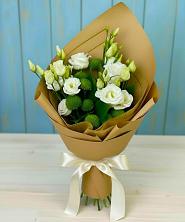 Букет цветов из:  Хризантемы и Лизиантусы в Малошуйке