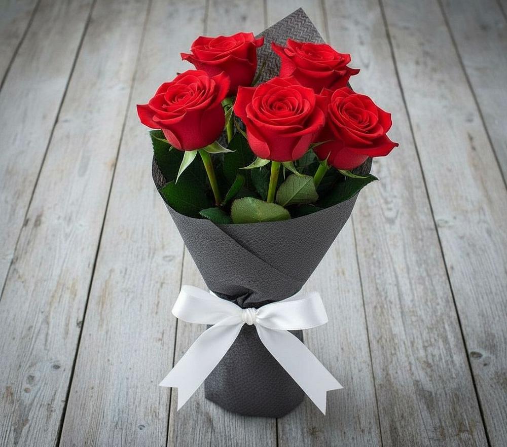 Букет 5 Красных роз Эдлесс Лав в Малошуйке
