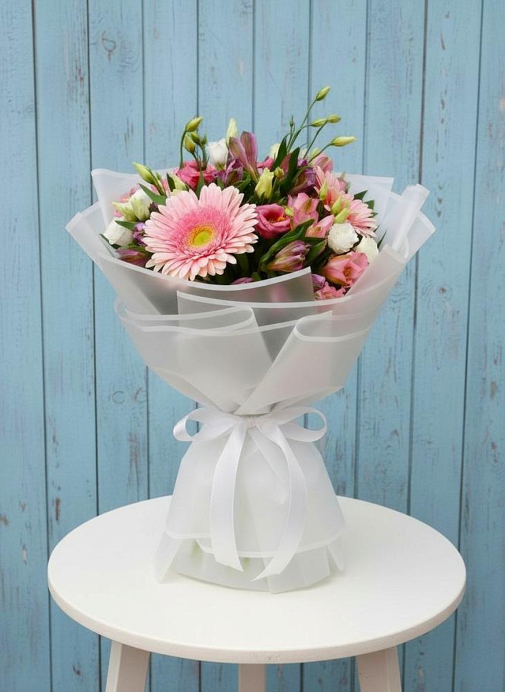 Букет цветов из: Герберы, Альстромерии и Лизиантусы в Малошуйке