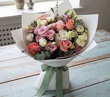 Букет цветов из:  Розы, Лизиантусы и Гвоздики в Малошуйке