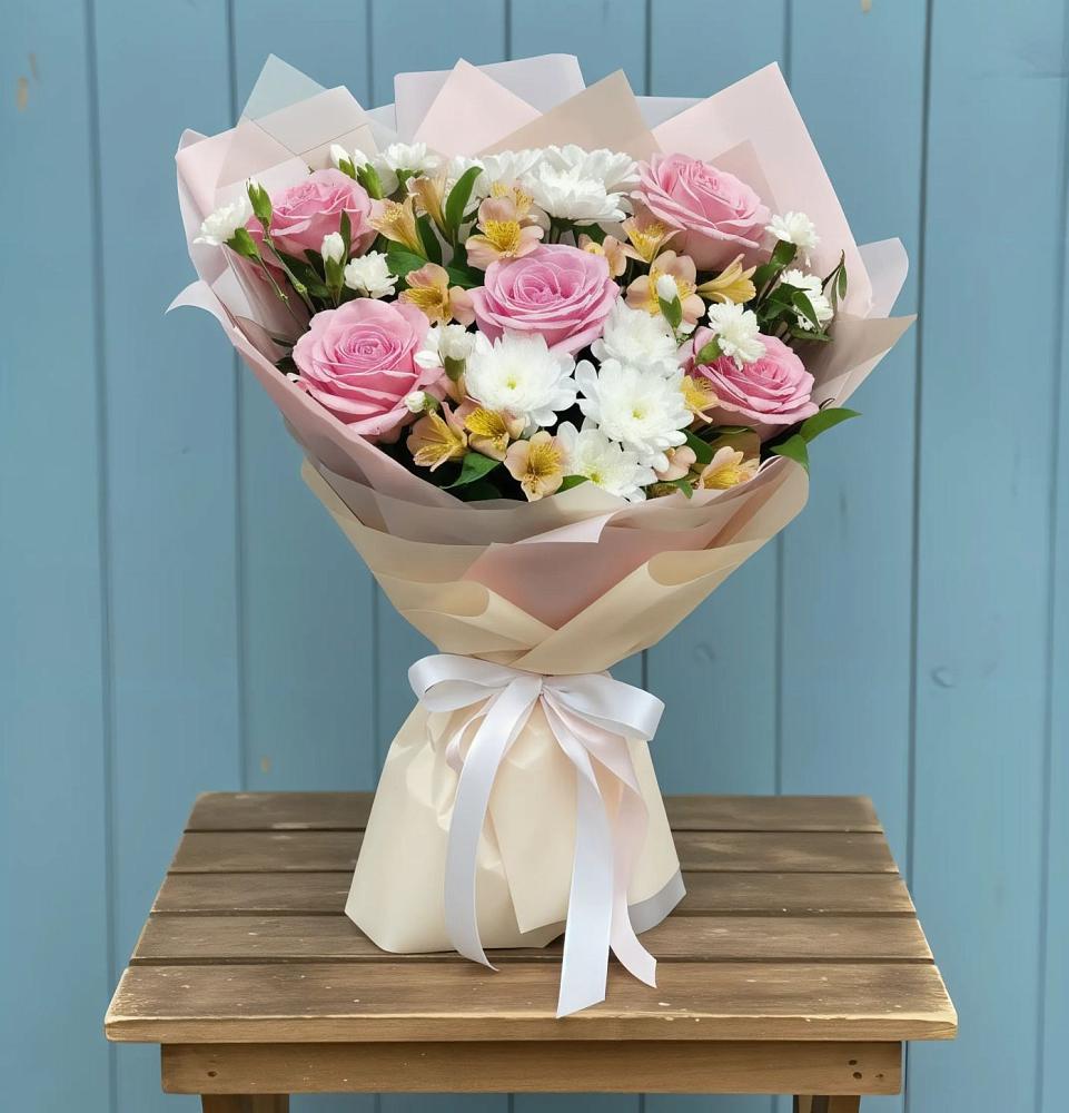 Букет цветов из: Гвоздики, Орхидеи и Розы в Малошуйке