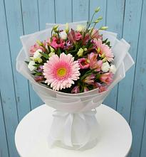 Букет цветов из:  Герберы, Альстромерии и Лизиантусы #REPLACE_PRED# Малошуйке
