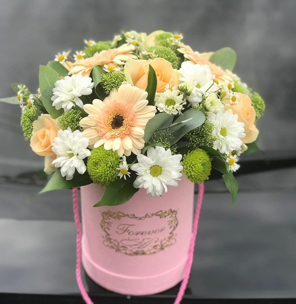 Цветочная композиция из Розы, Герберы и Хризантемы в шляпной коробке в Малошуйке