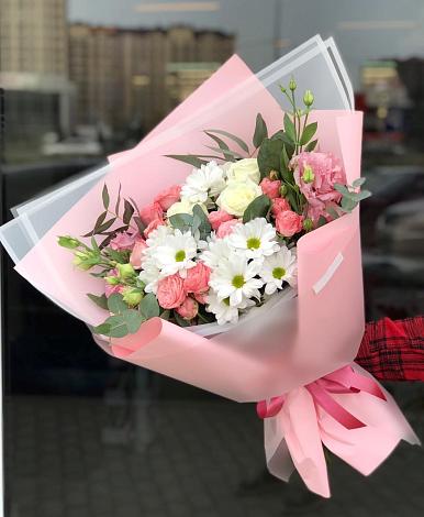Букет цветов из: Розы, Лизиантусы и Хризантемы в Малошуйке